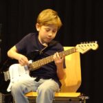 E-Gitarre, E-Bass & Gitarre on stage