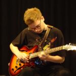 E-Gitarre, E-Bass & Gitarre on stage