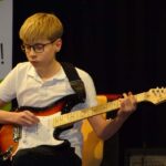 E-Gitarre, E-Bass & Gitarre on stage