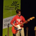 E-Gitarre, E-Bass & Gitarre on stage