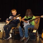 E-Gitarre, E-Bass & Gitarre on stage