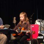 E-Gitarre, E-Bass & Gitarre on stage