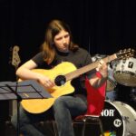 E-Gitarre, E-Bass & Gitarre on stage