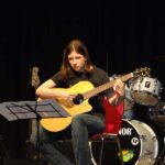 E-Gitarre, E-Bass & Gitarre on stage