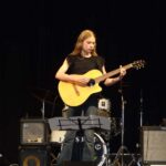 E-Gitarre, E-Bass & Gitarre on stage