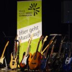 E-Gitarre, E-Bass & Gitarre on stage