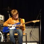 E-Gitarre, E-Bass & Gitarre on stage