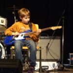 E-Gitarre, E-Bass & Gitarre on stage