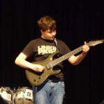 E-Gitarre, E-Bass & Gitarre on stage