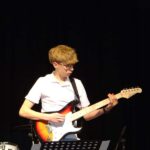 E-Gitarre, E-Bass & Gitarre on stage