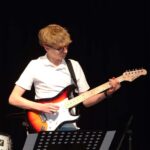 E-Gitarre, E-Bass & Gitarre on stage