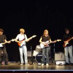 E-Gitarre, E-Bass & Gitarre on stage