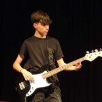 E-Gitarre, E-Bass & Gitarre on stage