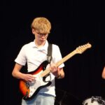 E-Gitarre, E-Bass & Gitarre on stage