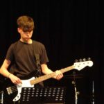 E-Gitarre, E-Bass & Gitarre on stage