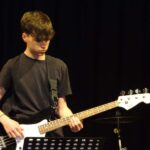 E-Gitarre, E-Bass & Gitarre on stage