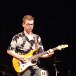 E-Gitarre, E-Bass & Gitarre on stage