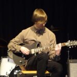 E-Gitarre, E-Bass & Gitarre on stage