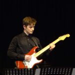 E-Gitarre, E-Bass & Gitarre on stage