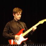 E-Gitarre, E-Bass & Gitarre on stage