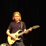 E-Gitarre, E-Bass & Gitarre on stage